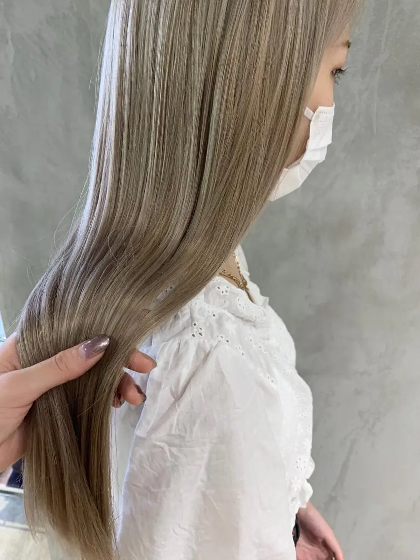 ロング カラー ヘアアレンジ ベージュカラー ブリーチ ブロンド ブロンドベージュ カット ヘアカラー トリートメント 艶ハイトーン/ヘア アレンジAYAKAのヘアスタイル