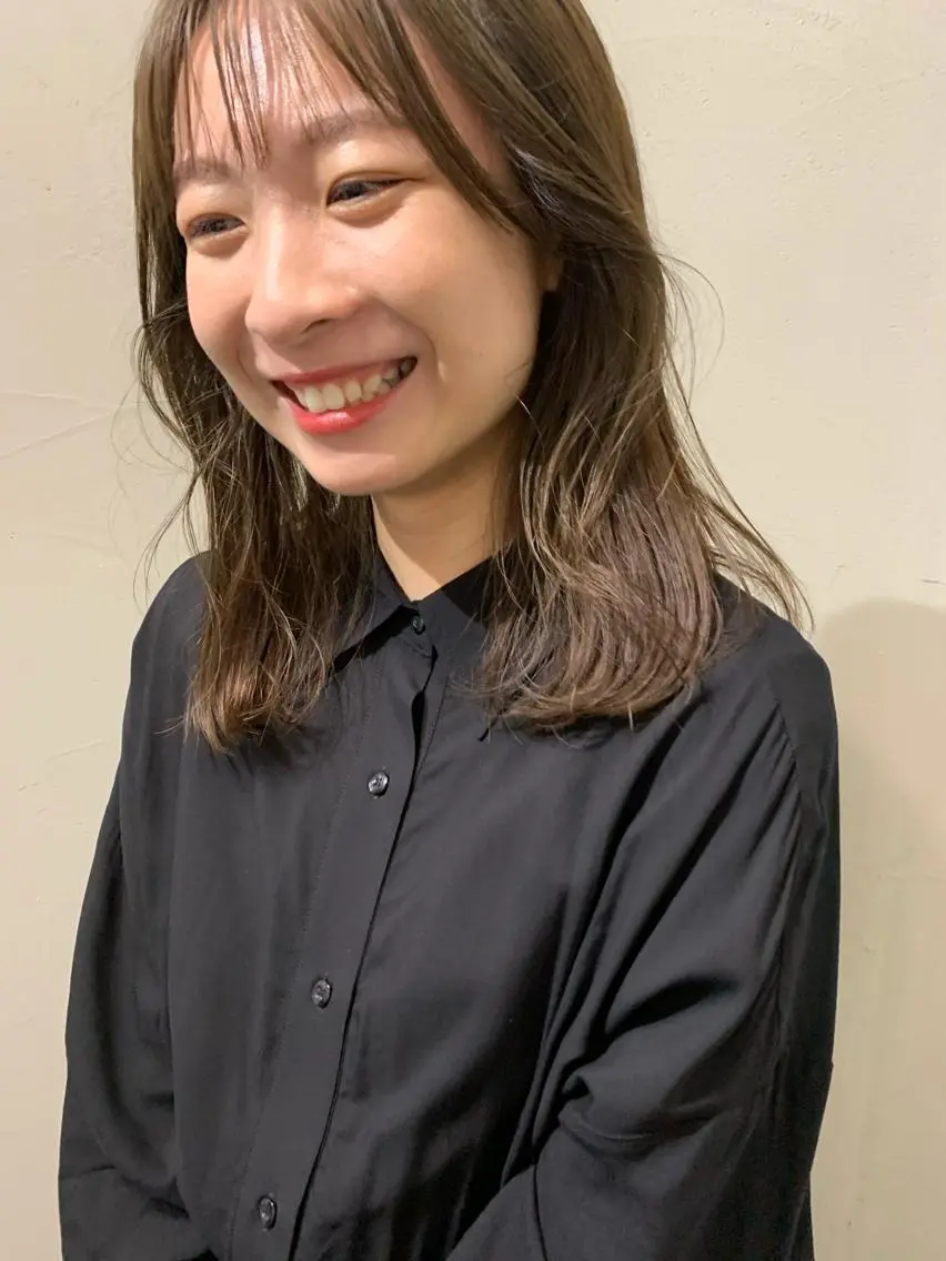 カラー ベージュカラー オリーブベージュ 岡あかね ブリーチ なし透明感ベージュのヘアスタイル