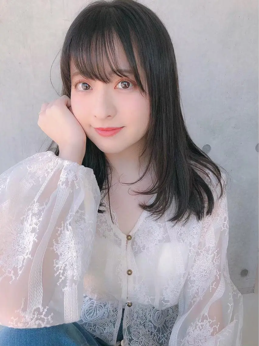 ロング 抜け感レイヤー︴ ニュアンスカラーのヘアスタイル