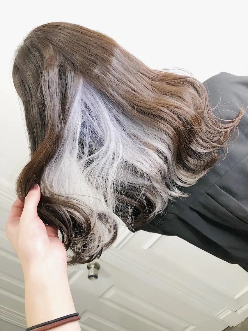ロング カラー ヘアアレンジ メンズ キッズ カット ヘアカラー トリートメント ヘアセット 💟Chloe原宿店 🩶ハイトーンのヘアスタイル