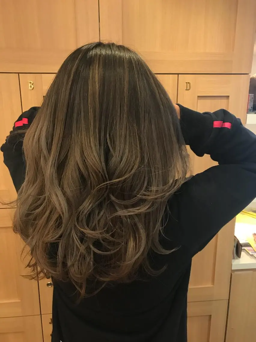 セミロング レイヤーカット ルーチェヘアー 北摂エリアNo.1のヘアスタイル