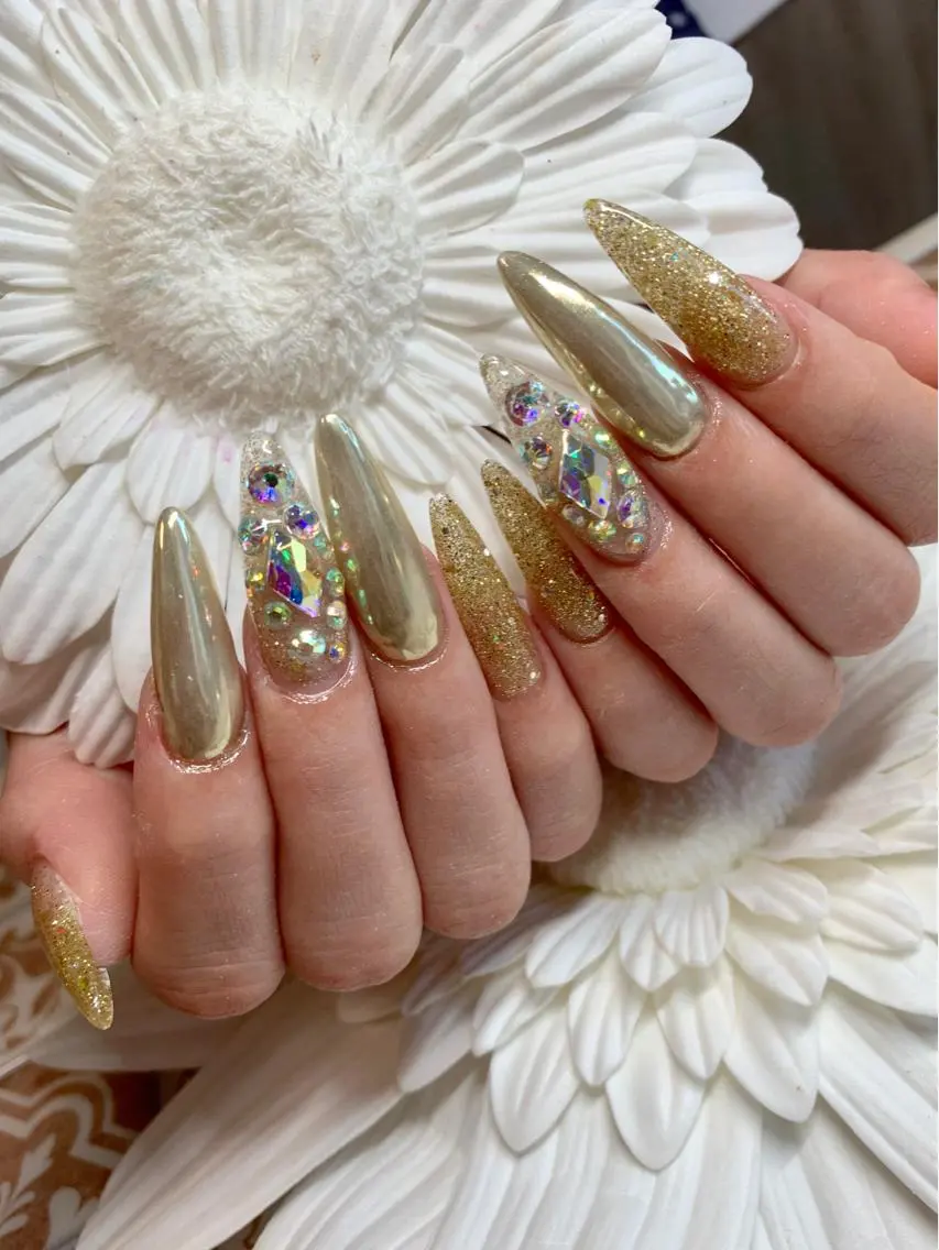 ネイル ゴールド ミラーネイル Nailsalon E's cafeのネイルデザイン