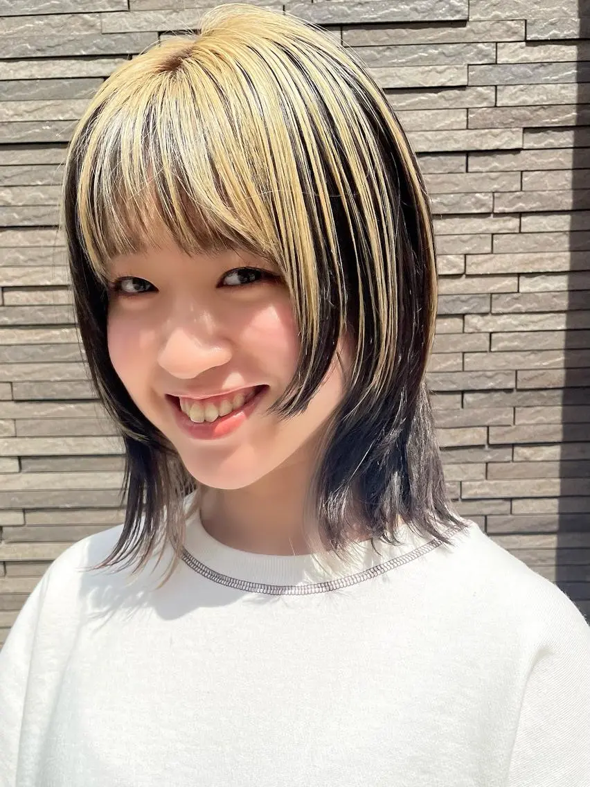 ミディアム カラー パーマ ヘアアレンジ メンズ キッズ ネイル マツエク・マツパ レイヤーカット／ 巻ける縮毛矯正のヘアスタイル