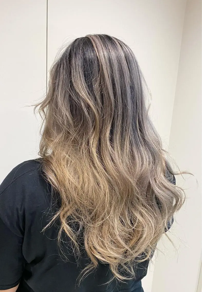 セミロング カラー バレイヤージュ ブリーチ レイヤーカット カット ヘアカラー 髪質改善推し 巽のヘアスタイル