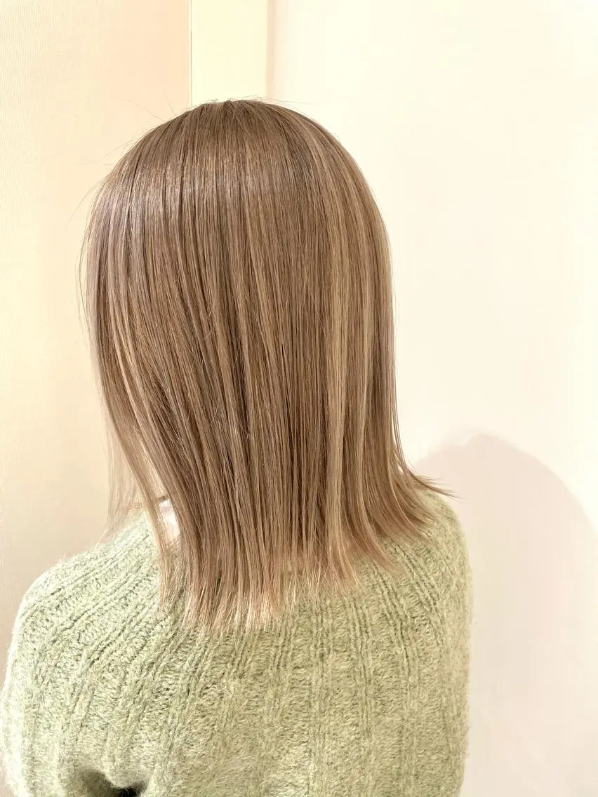 ミディアム カラー ベージュカラー ブリーチ ケアブリーチ グレージュ ハイトーンカラー 美髪カラー✨本間 貴広のヘアスタイル
