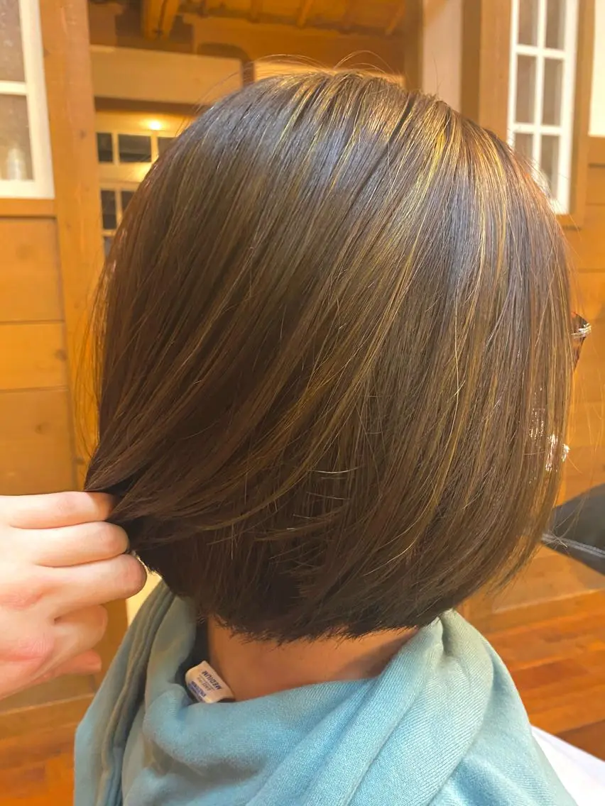 カラー ハイライトカラー 氷見 早祐香のヘアスタイル