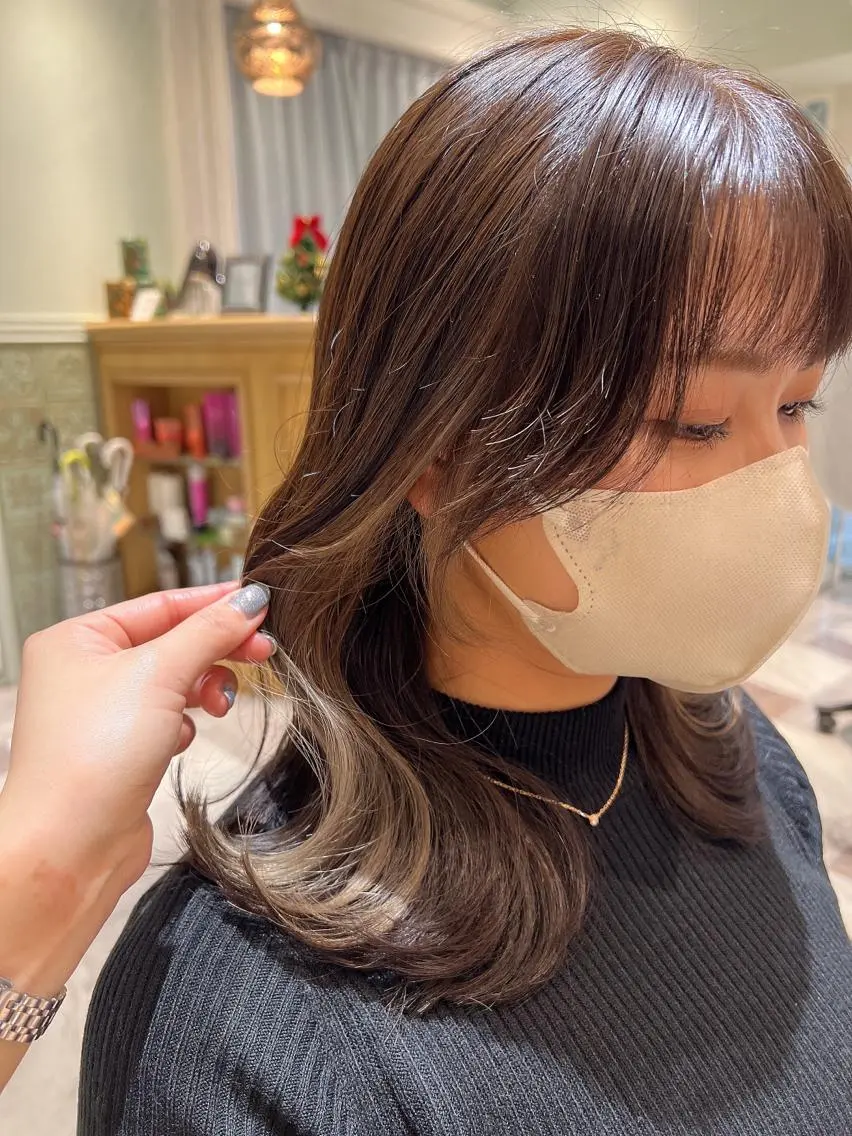 ミディアム カラー ベージュカラー インナーカラー ミルクティーベージュ ヘアカラー 韓国ヘア特化型美容師 カワノマイ🇰🇷のヘアスタイル