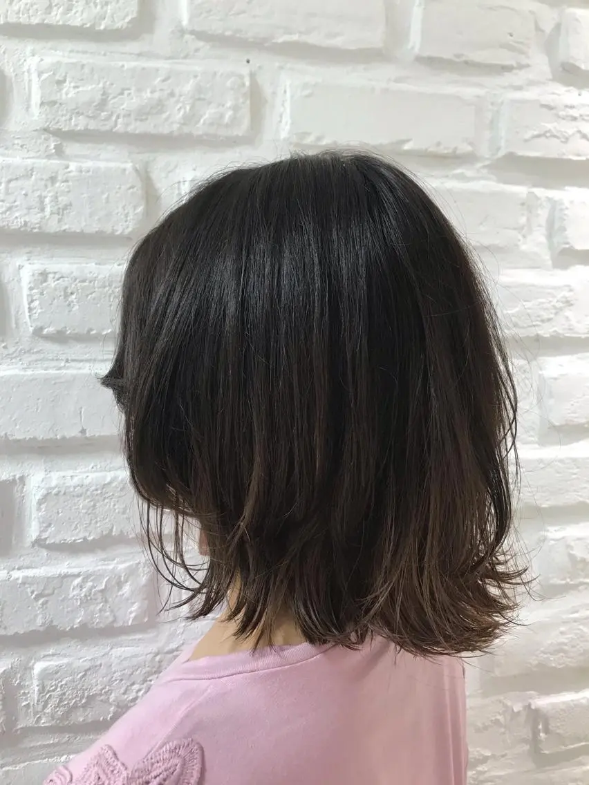 ミディアム レイヤーカット 外ハネヘア カット 【暖色カラー特化】 中山由梨のヘアスタイル