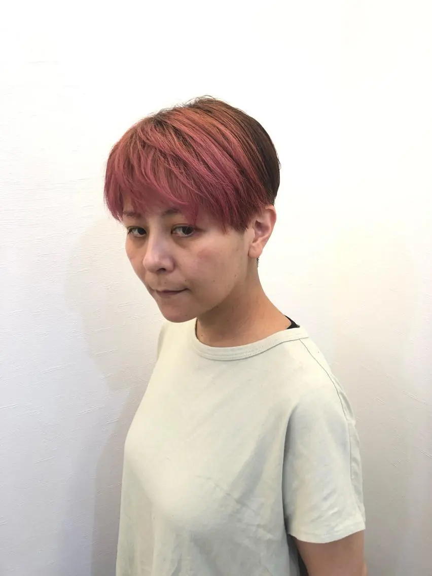 ショート ツノガイ エリのヘアスタイル
