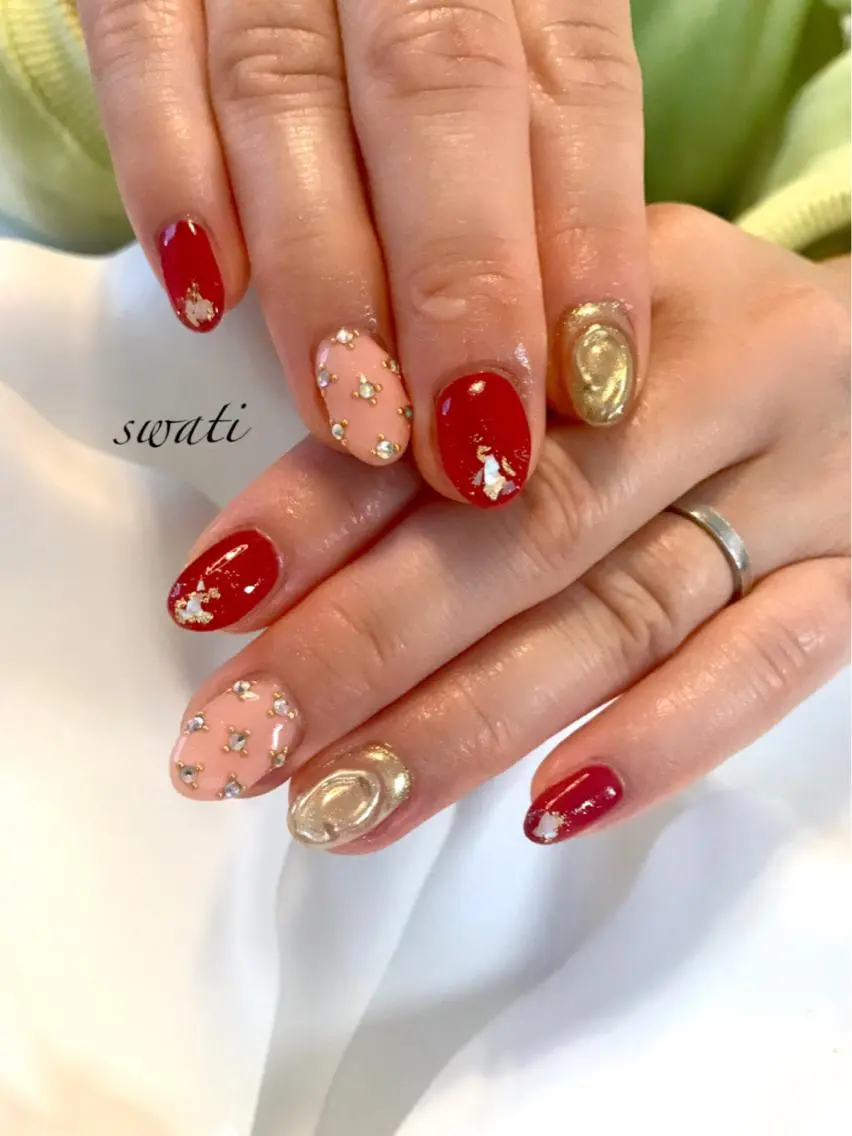 ネイル アートネイル ニュアンスネイル オフィスネイル 赤色 シンプルネイル yuko (ネイリスト)のネイルデザイン