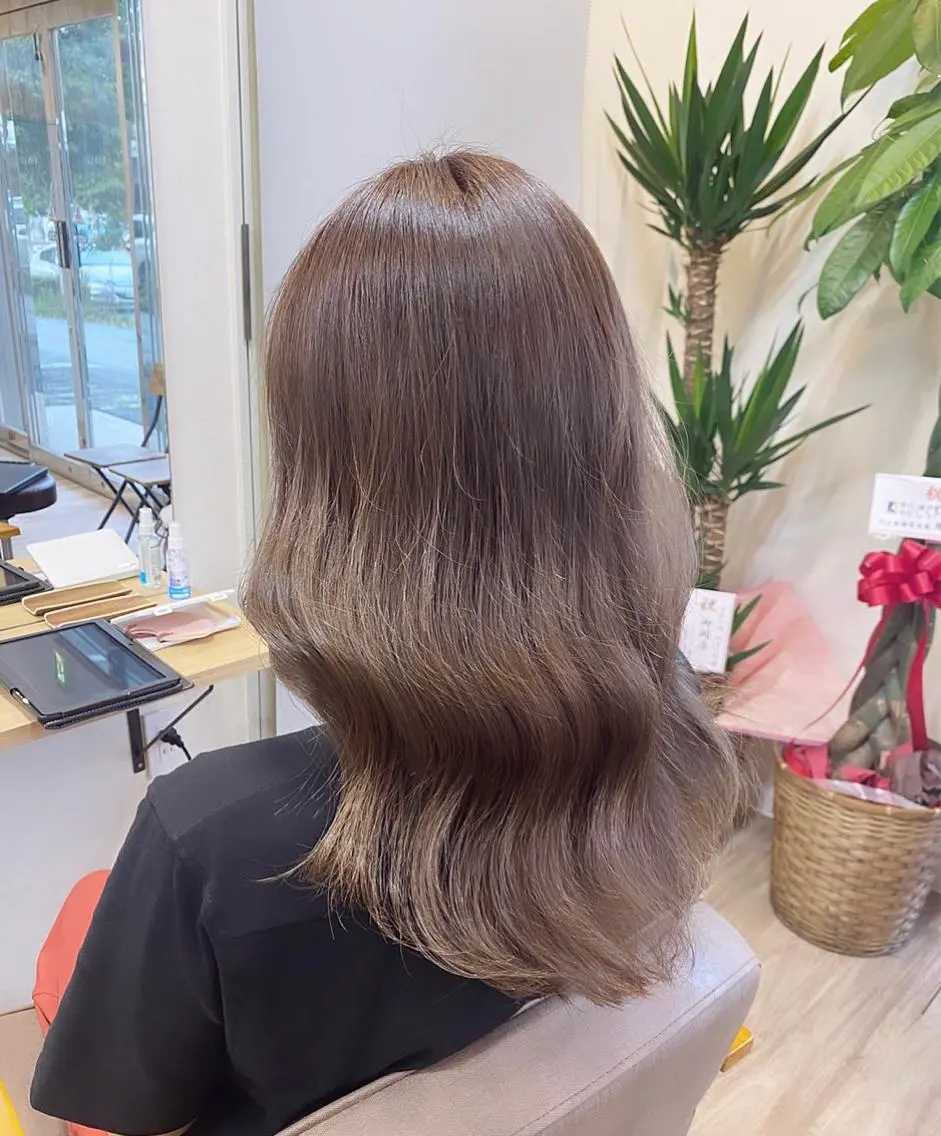 セミロング カラー パーマ カット ヘアカラー トリートメント TELA HAIR 副代表 岡田のヘアスタイル