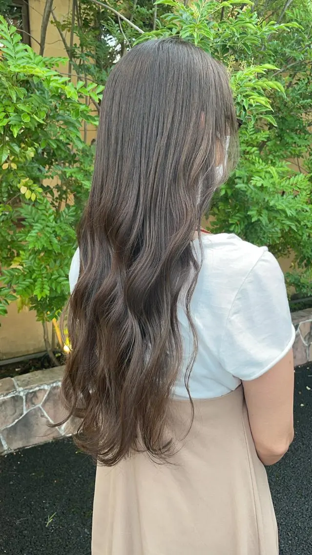 ロング カラー 透明感カラー イルミナカラー オレンジ 川元 汐音のヘアスタイル