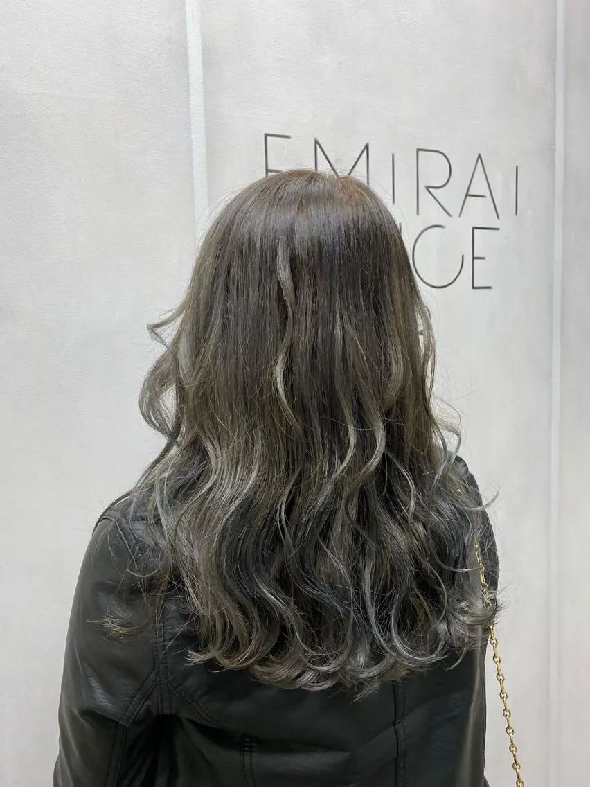 ロング カラー ブリーチ 🟢NEGi🟣 🫧髪質改善のヘアスタイル