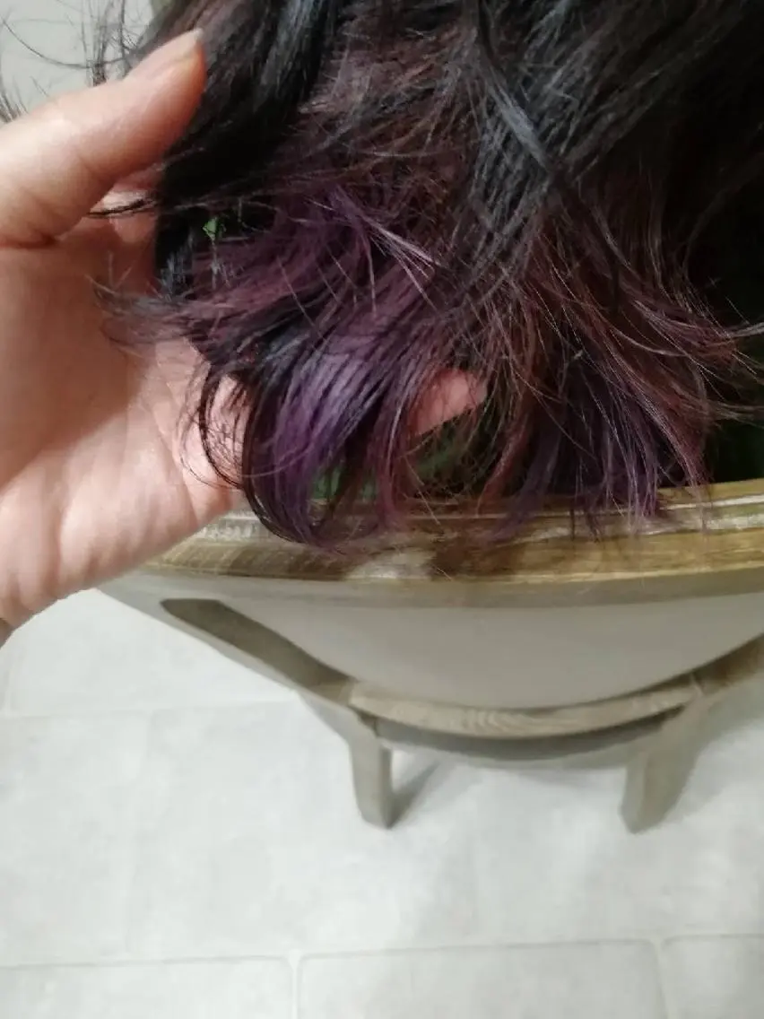 ミディアム カラー ヘアアレンジ グラデーションカラー インナーカラー パープルカラー レッドカラー See by merの眉毛・アイブロウイメージ