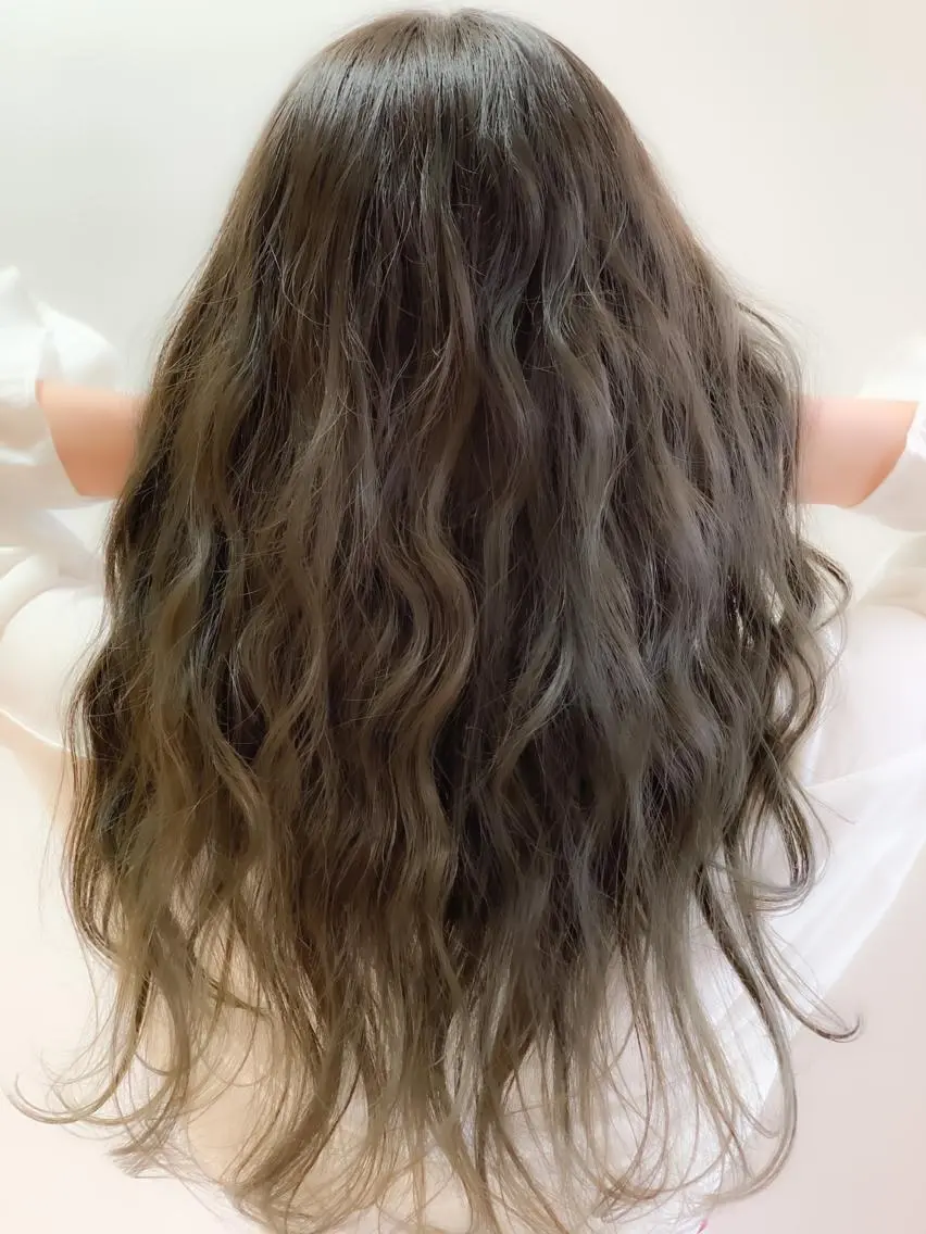 ロング カラー パーマ ベージュカラー 大間 礼真のヘアスタイル