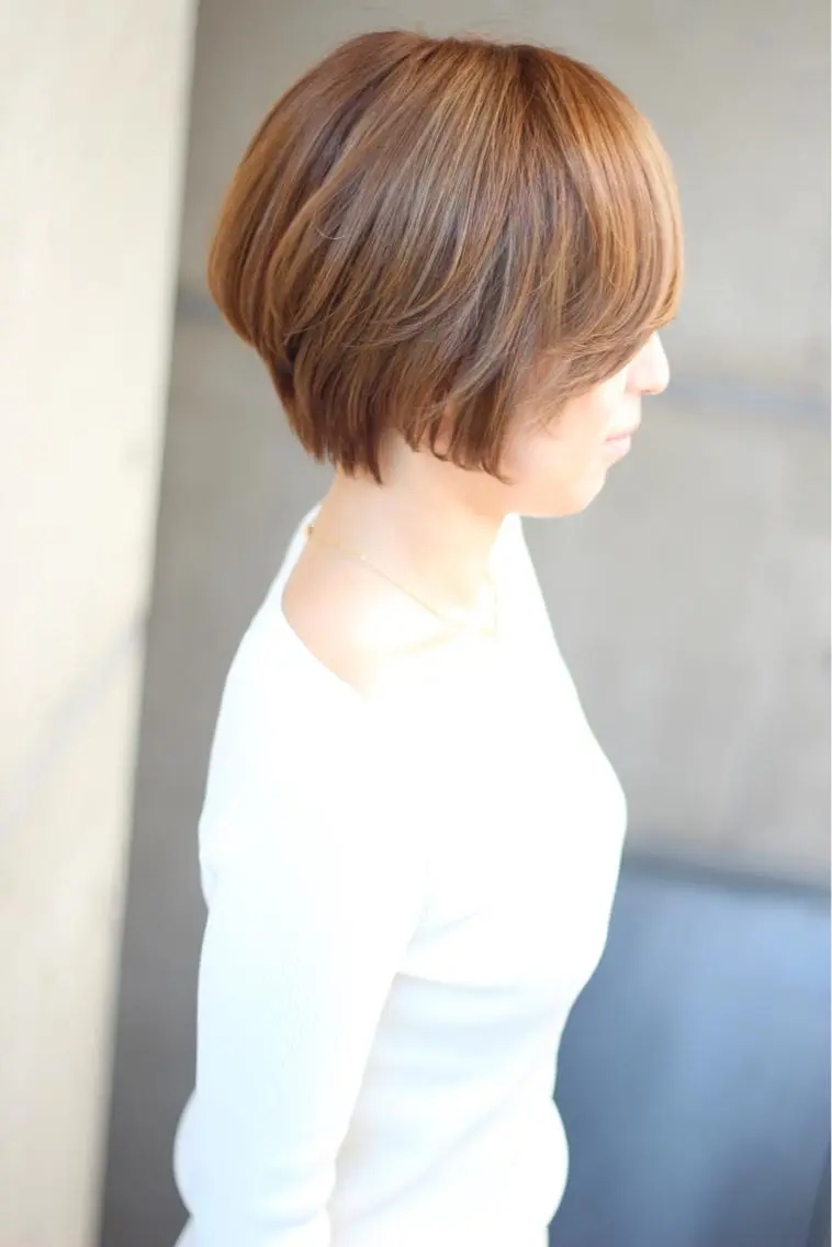 ショート カラー パーマ ベージュカラー ミルクティーベージュ 成松 勇治のヘアスタイル