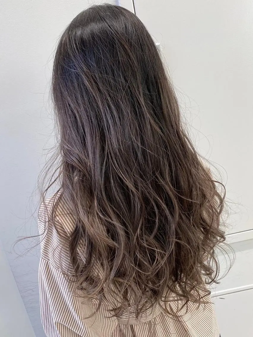 ロング カラー アッシュ 透明感カラー レイヤーカット 【公式】amble luxe 中野のヘアスタイル