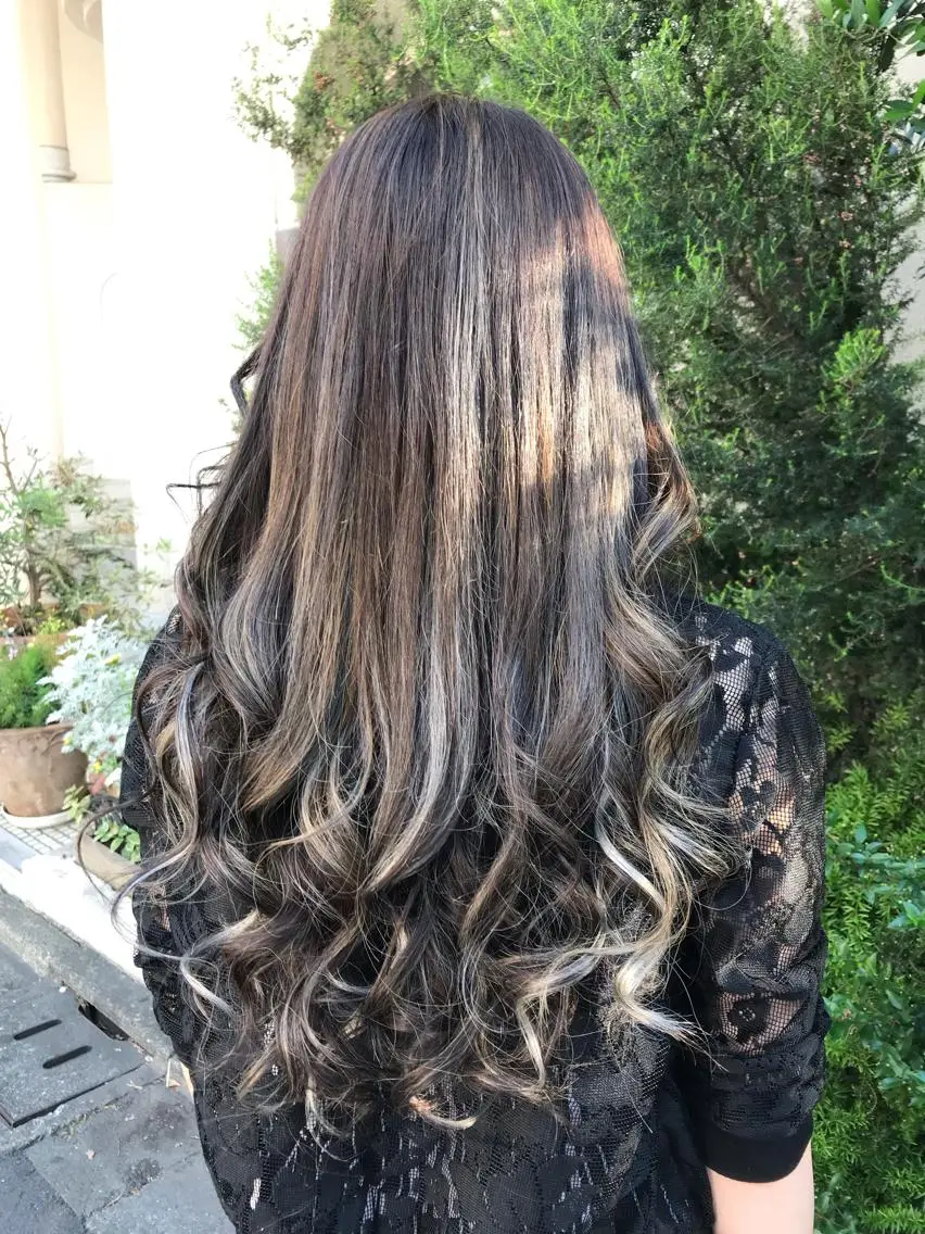 ロング カラー ブリーチ 透明感カラー グレージュ ハイライトカラー ハイライト 店長担当🌟 矢吹ガブリエル🌟のヘアスタイル