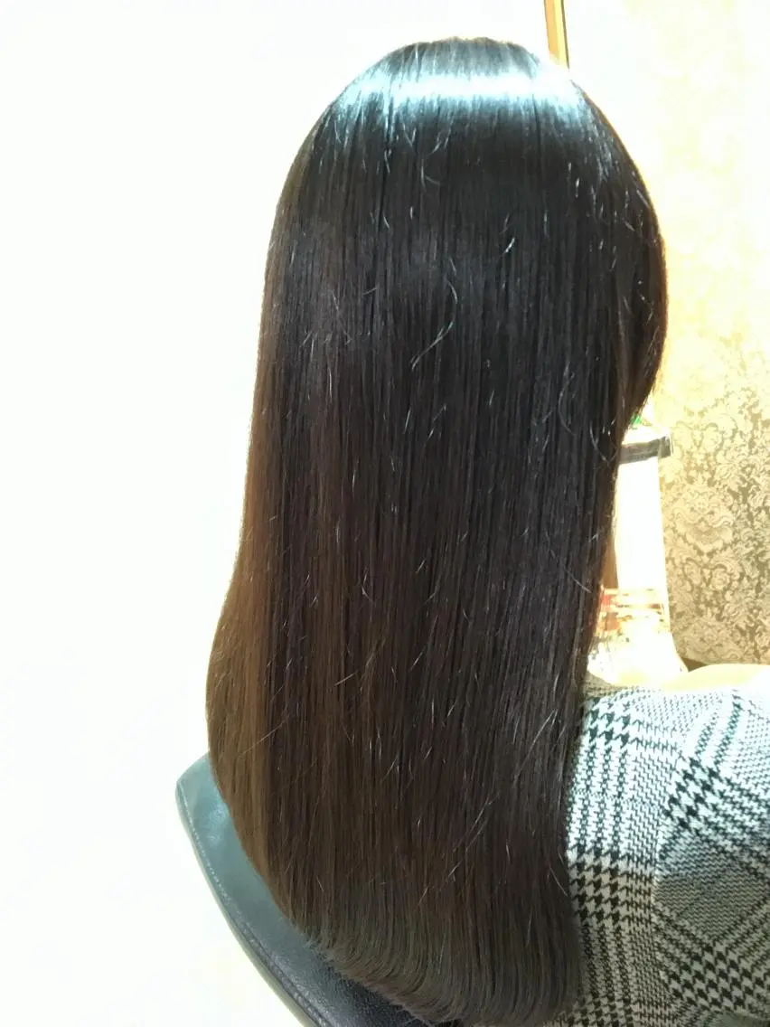 セミロング カット 縮毛矯正 トリートメント 冨田 義智のヘアスタイル