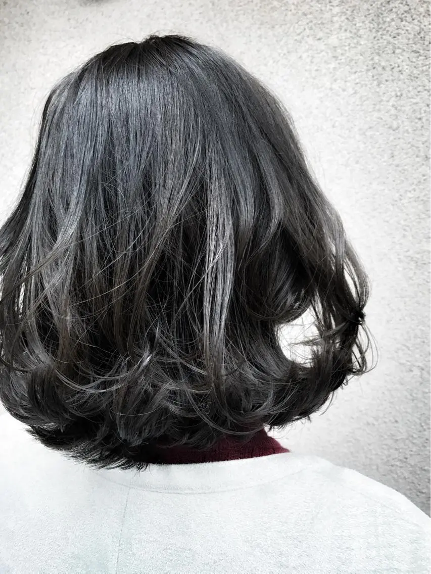 ミディアム カラー ブルーカラー ブルージュ シルバー vato バトのヘアスタイル