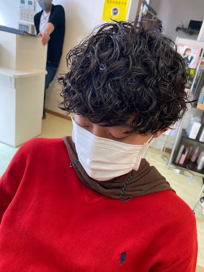 パーマ メンズ メンズパーマ スパイラルパーマ カット パーマ 岡垣 幸汰のヘアスタイル