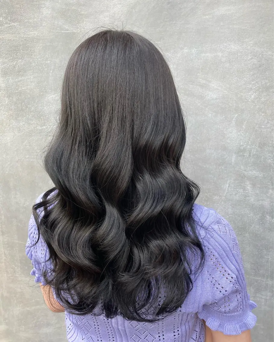 ロング カラー 黒髪 ブルーカラー ブルーブラック カット ヘアカラー トリートメント 片柳 美友季のヘアスタイル