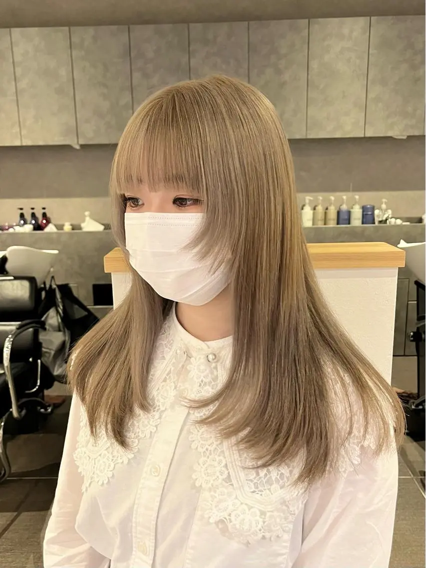 ミディアム カラー ベージュカラー ブロンド ブロンドベージュ ハイトーンカラー ホワイトベージュ ヘアカラー トリートメント 桃果 momokaのヘアスタイル