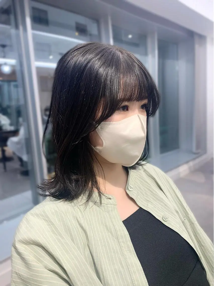 ミディアム カラー パーマ ヘアアレンジ メンズ キッズ ネイル マツエク・マツパ アイブロウ カット 縮毛矯正 レイヤーカット／ 巻ける縮毛矯正のヘアスタイル