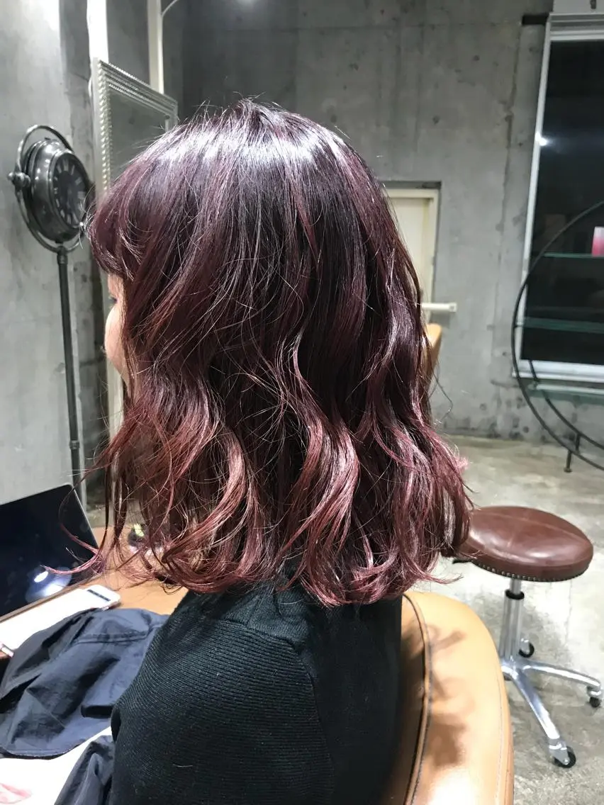 ミディアム カラー パーマ ヘアアレンジ メンズ キッズ ネイル レッドカラー 赤色 サロンドミルク 渋谷高比良のヘアスタイル