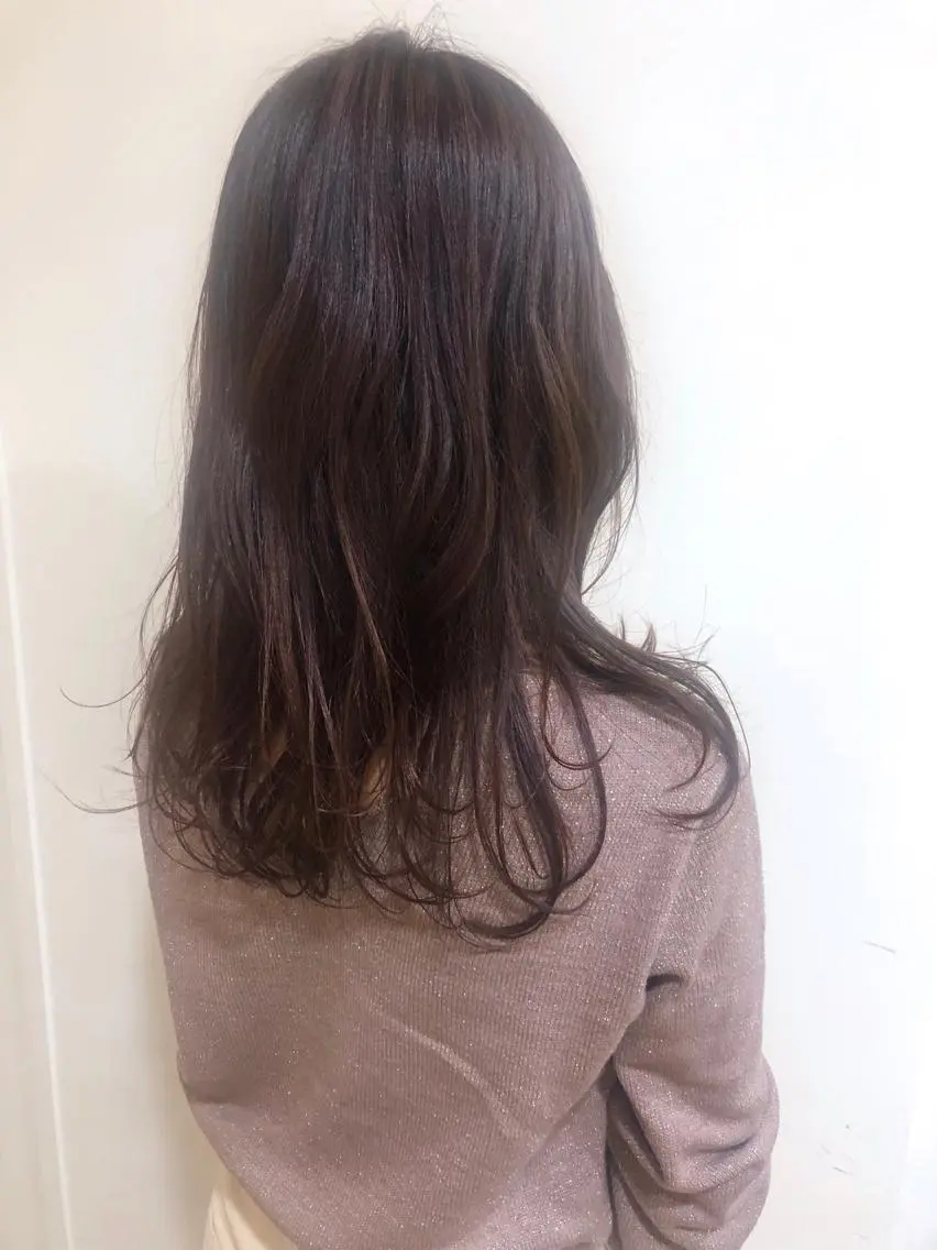 セミロング カラー カット ヘアカラー トリートメント MIOベージュカラー 柔らかいカラーのヘアスタイル