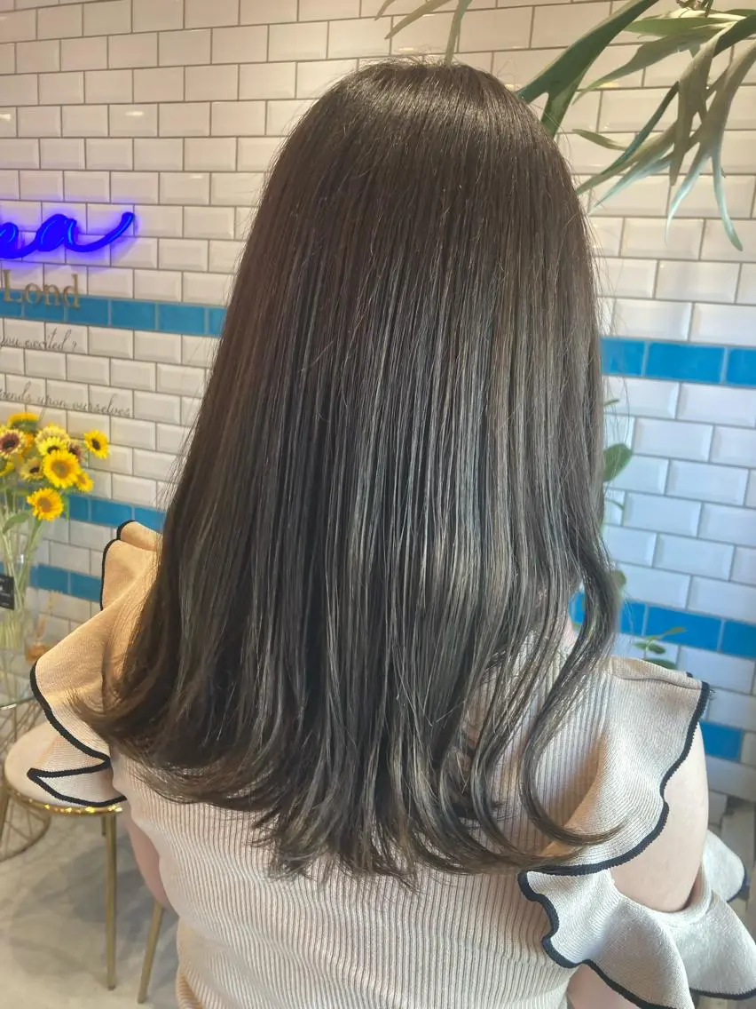 セミロング カラー ベージュカラー ブリーチ 透明感カラー ブリーチなしカラー オリーブベージュ レイヤー/ミディアム /ボブ/新宿のヘアスタイル