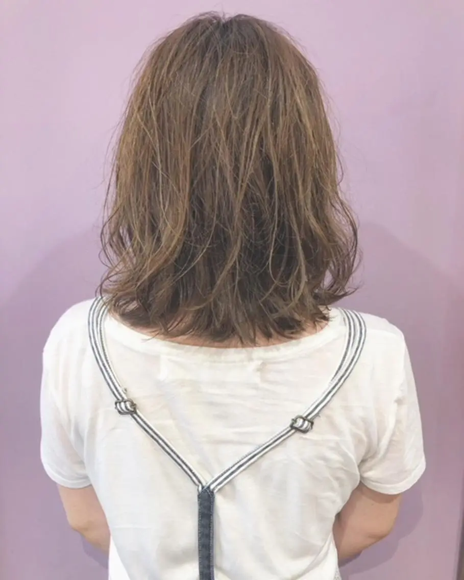 ミディアム カラー パーマ ブリーチ デザインカラー ハイライトカラー ブリーチなしカラー ハイライト 細川 亮のヘアスタイル
