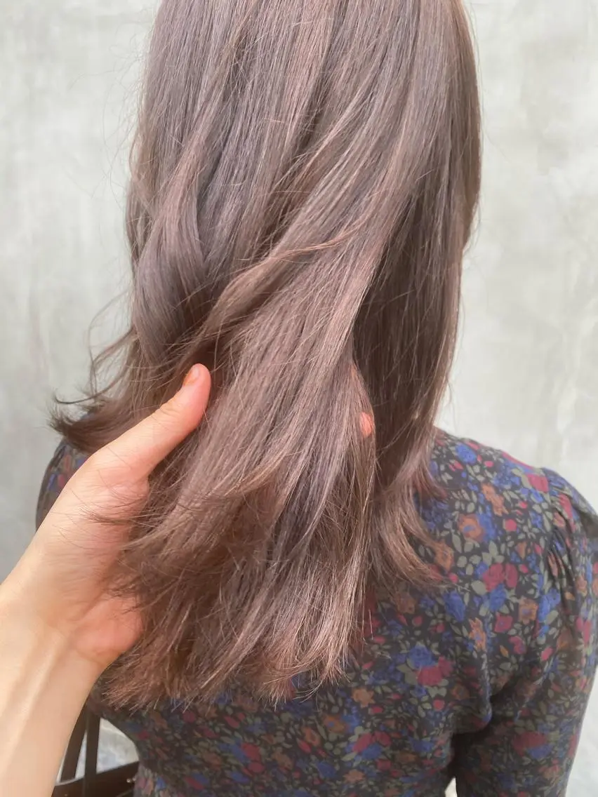 セミロング カラー パーマ ヘアアレンジ メンズ キッズ ネイル マツエク・マツパ ベージュカラー ラベンダーカラー ラベンダーベージュ インナーカラー/ KANAのヘアスタイル