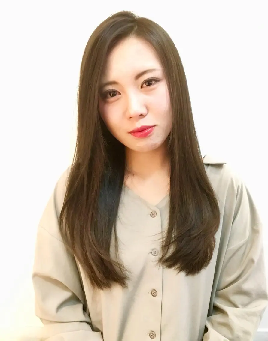 セミロング 縮毛矯正 特殊カラー/ブリーチ 道満ゆいなのヘアスタイル