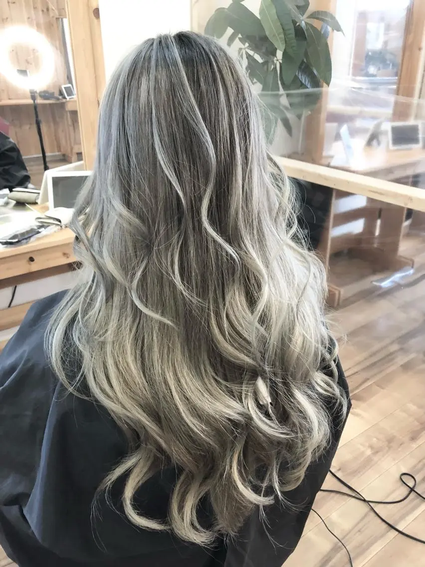 ロング カラー LOOP hairのヘアスタイル