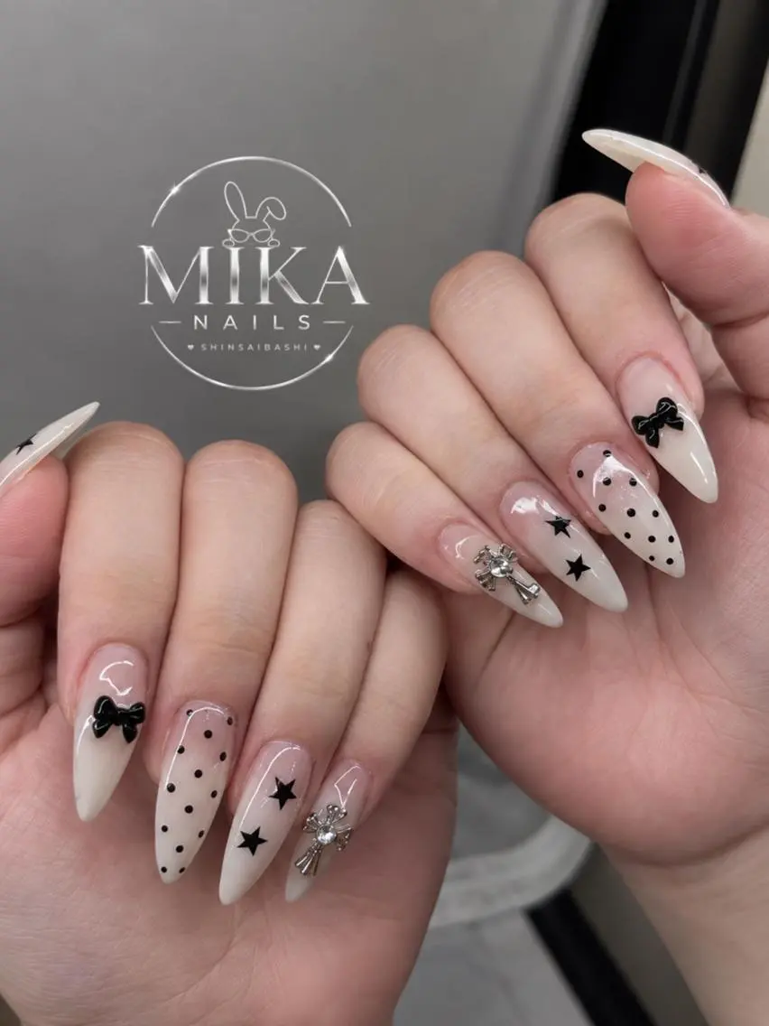ネイル アートネイル チークネイル ドット フットネイル フレンチネイル ハンドネイル 🌷Luna Mika🌷のネイルデザイン