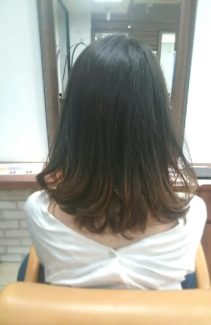 セミロング カラー グラデーションカラー 田坂 真弓のヘアスタイル