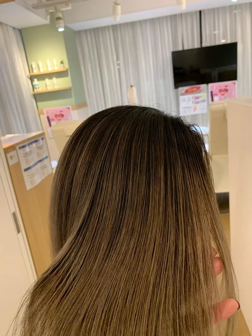 ミディアム レイヤーカット れい🫧 ハイトーン特化のヘアスタイル