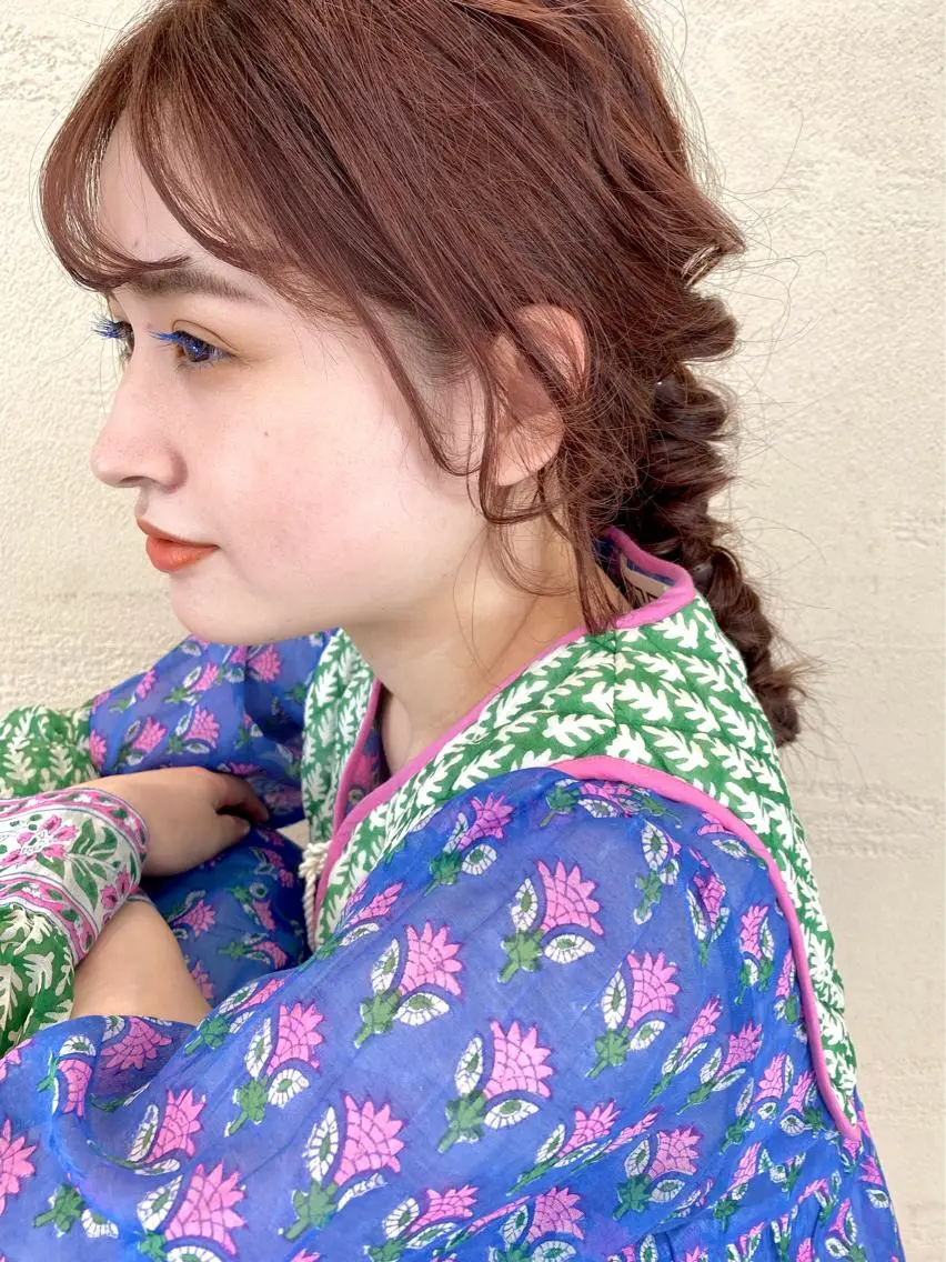 ロング カラー ヘアアレンジ 簡単アレンジ AND THE BRICKS北川珠紀の眉毛・アイブロウイメージ