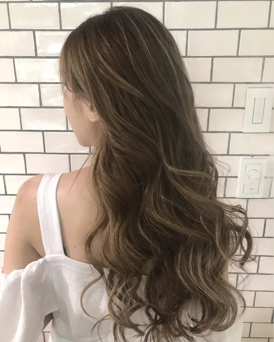 ロング ハイライト ロング ヘアカラー トリートメント 西藤 葵のマツエク・マツパデザイン