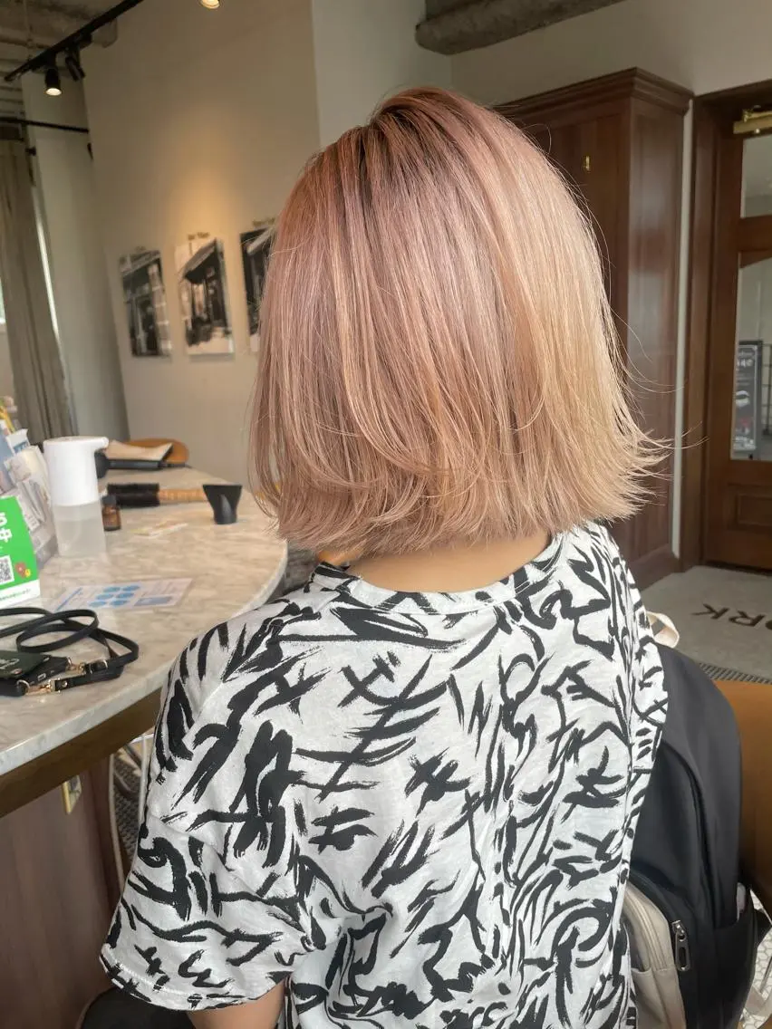 ショート カラー ベージュカラー ピンクカラー ピンクベージュ ボブ 外ハネヘア カット ヘアカラー トリートメント 上品な大人レイヤー 🍀渋谷🍀濱口敬太のヘアスタイル