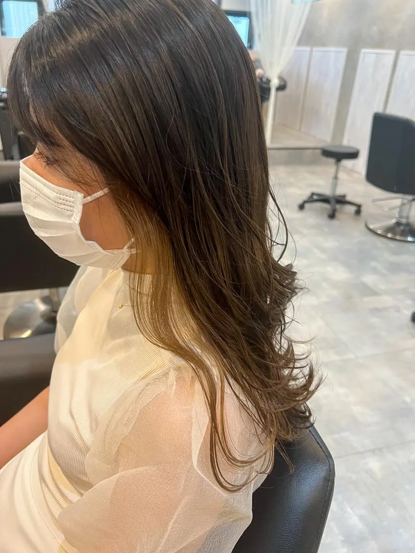 セミロング カラー イヤリングカラー ヘアカラー 工藤 梨花のヘアスタイル