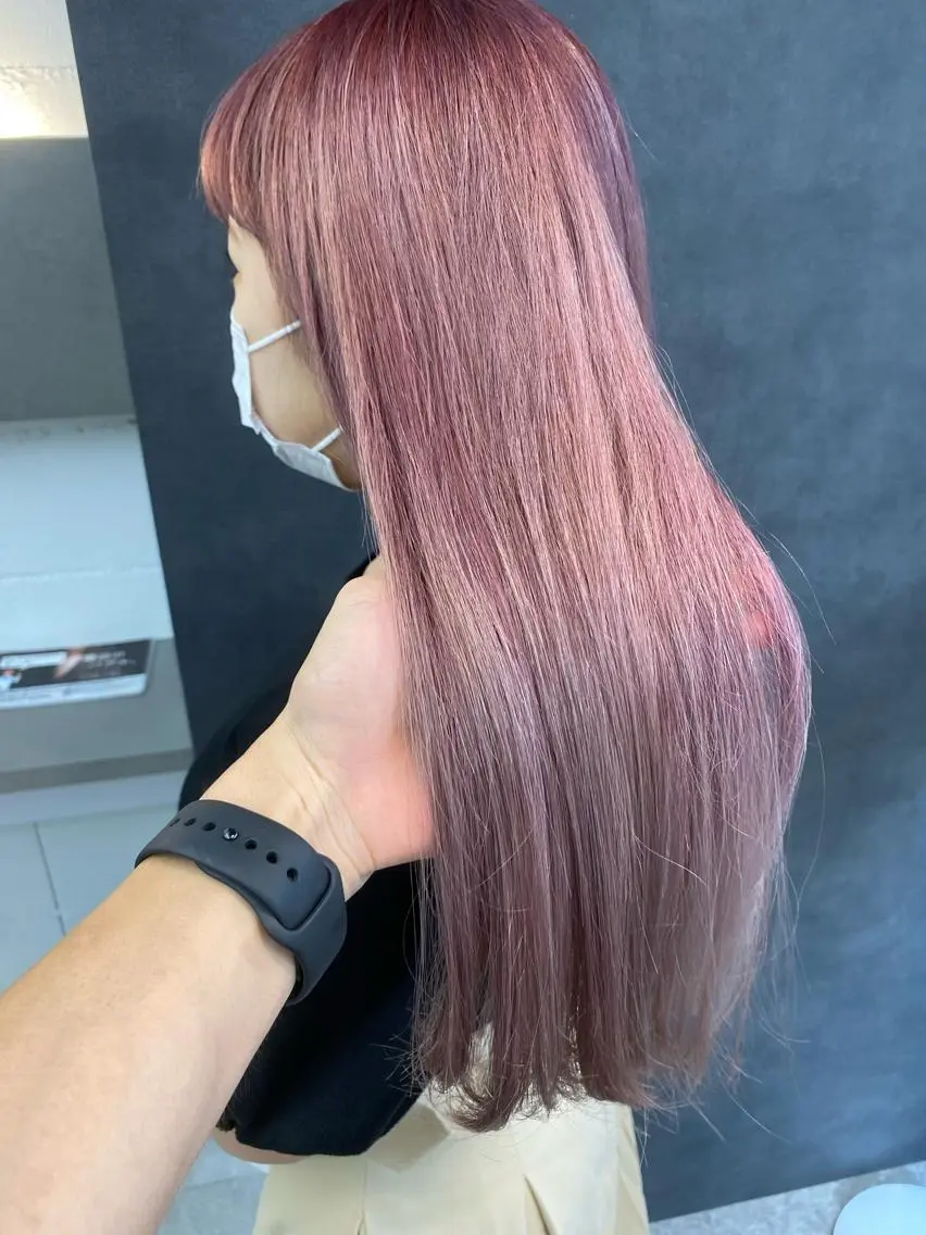 ロング カラー パーマ ヘアアレンジ メンズ キッズ ネイル マツエク・マツパ メンズハイトーン グラデーションカラー ハイトーンカラー ピンクカラー ホワイトピンク ヘアカラー トリートメント 韓国🇰🇷レイヤー カットオリーブカラーのヘアスタイル