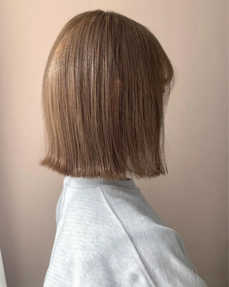 ショート カラー ベージュカラー オリーブベージュ hubhair レイヤー/透明感のヘアスタイル