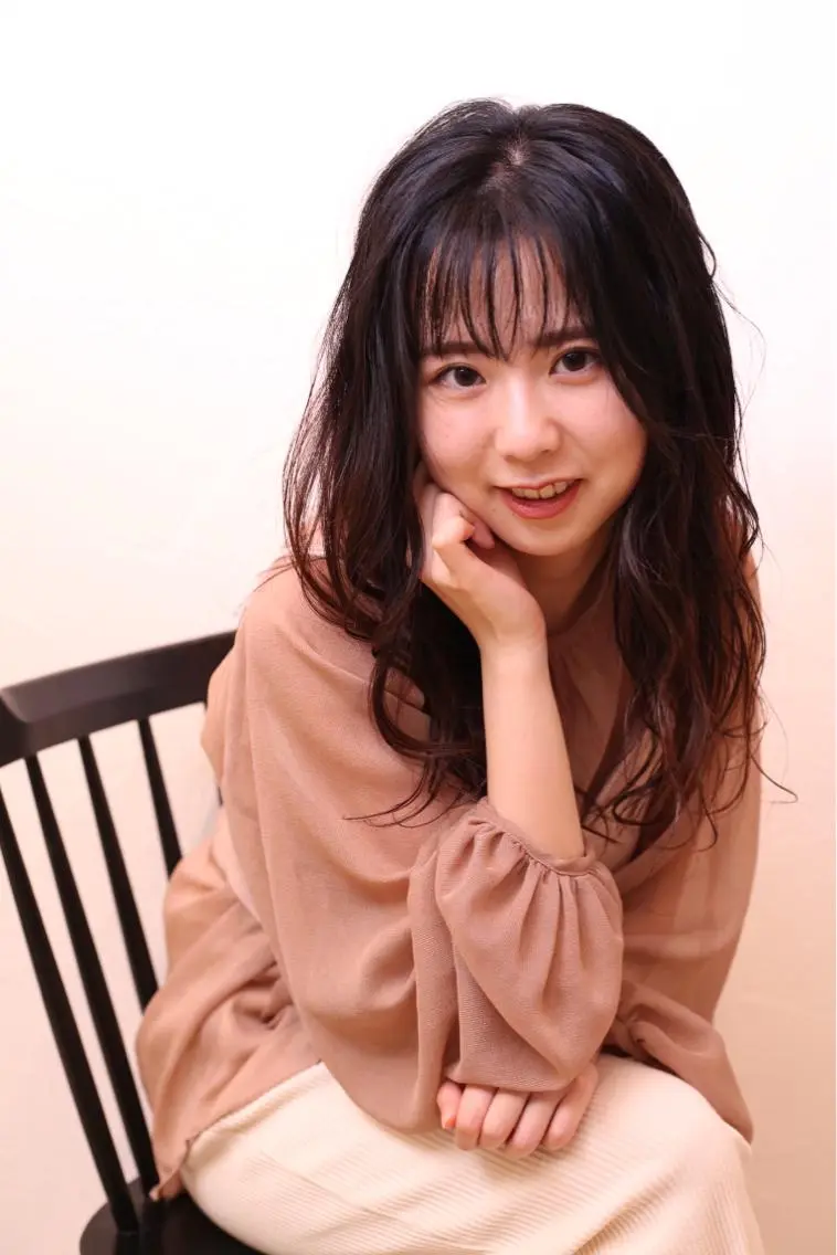 ロング カラー 辻出 綾弥のヘアスタイル