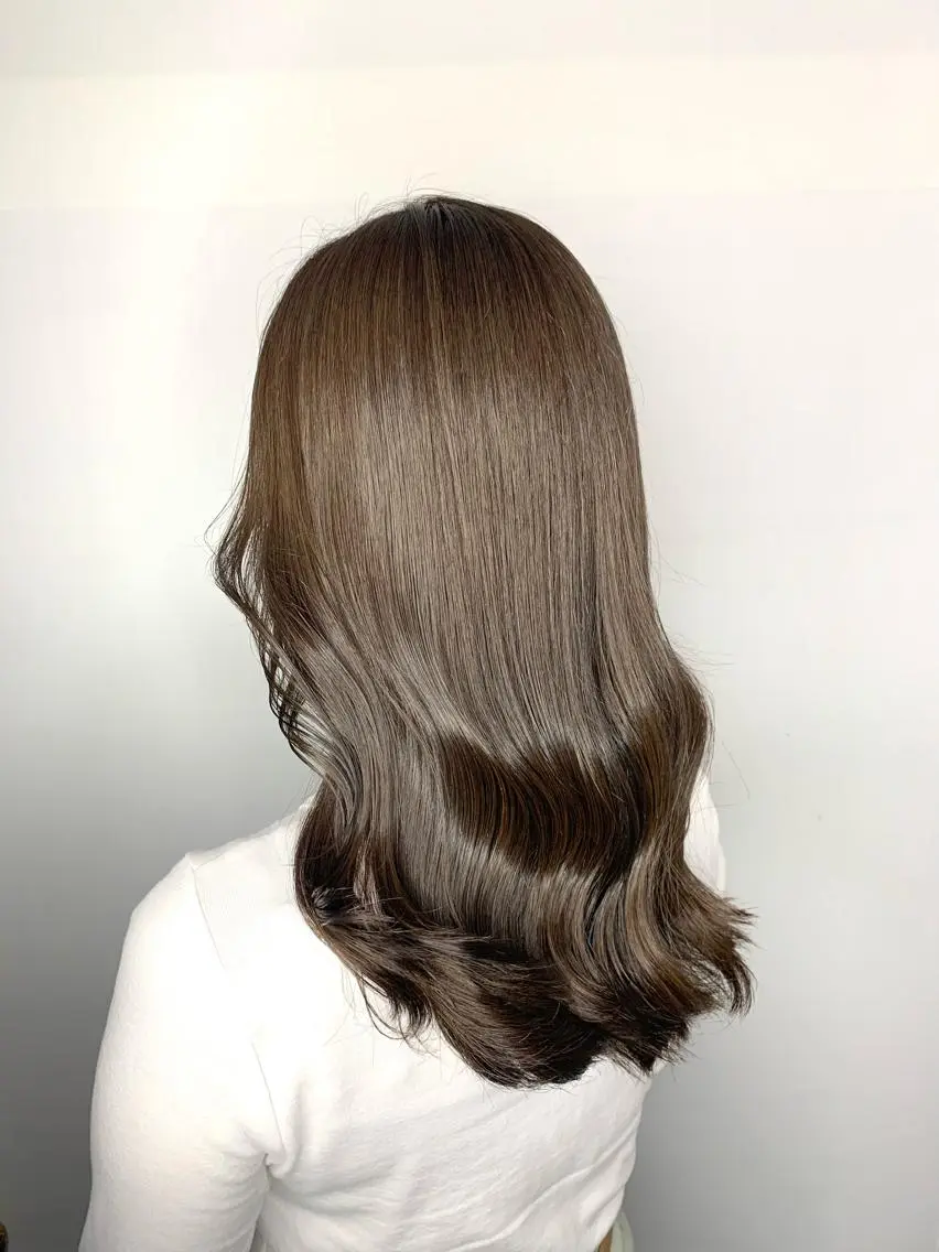 ミディアム 🌷横浜/レイヤー /艶カラー🌷のヘアスタイル