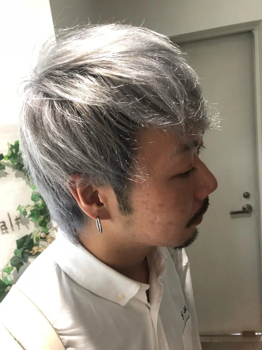 ショート カラー メンズ メンズブリーチ ブリーチ シルバー カット ヘアカラー トリートメント 半個室サロン🫧 ササキアヤカのヘアスタイル
