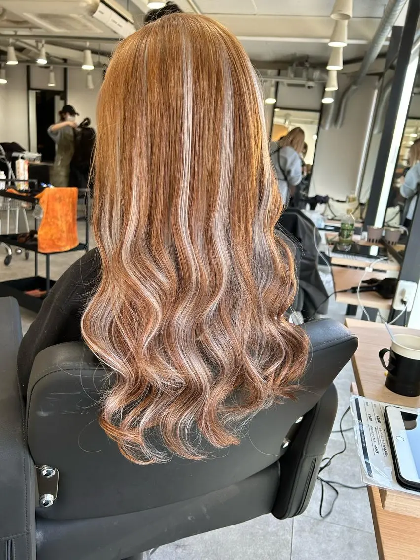 ロング カラー シールエクステ ハイライトカラー エクステ ハイライト カット ヘアカラー トリートメント エクステ ✂️大門 巧✂️ LAFF心斎橋店のヘアスタイル
