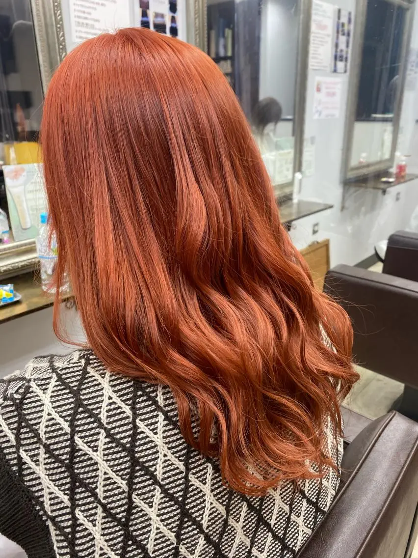 セミロング カラー ブリーチ オレンジ 産休の為お休みです! 小島凜のヘアスタイル