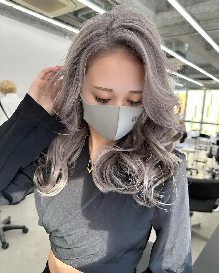 セミロング カラー ブリーチ 縮毛矯正 佐藤 まいらのヘアスタイル